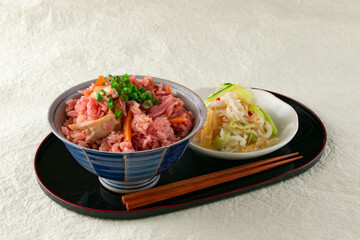 切干大根　紅芯大根　炊き込みご飯　酢の物　Red radish, rice, vinegared vegetables