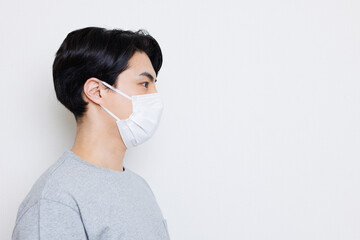 フェイスマスクのある日本人男性は気分が悪くなります