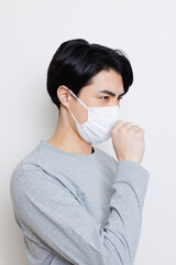 フェイスマスクのある日本人男性は気分が悪くなります