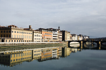 Obraz premium Ponte vecchio in Florence, Italy with colourful houses