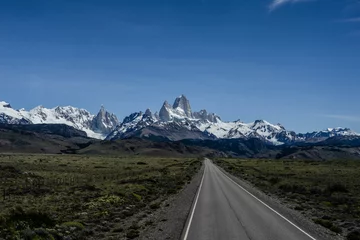 Crédence de cuisine en verre imprimé Fitz Roy road to the mountains in Patagonia fitz roy