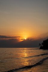 Fototapeta na wymiar sun rise on the beach