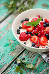 Dry oatmeal with strawberries