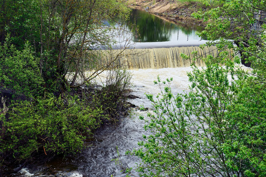 The Skreia dam in the Lenae river in the spring.