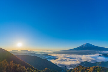 Naklejka premium 朝の富士山