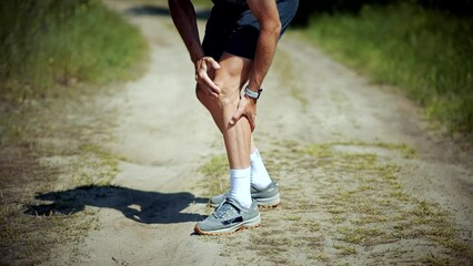 Knee discomfort at running . Rheumatism strain discomfort on knee	