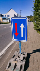 panneau d'indication de priorit&eacute; par rapport &agrave; la circulation venant en sens inverse