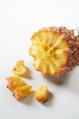 スナックパイン（ボゴール）　白背景