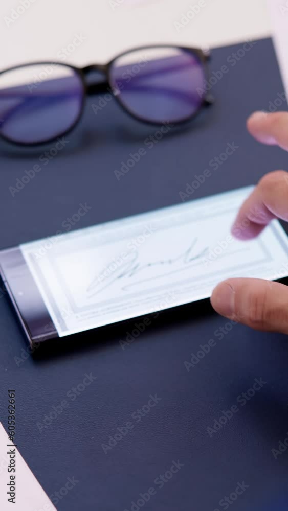 Poster digital signature on contract document online