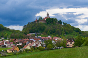 Blick zur Leuchtenburg und den Ort Seitenroda in Th&uuml;ringen