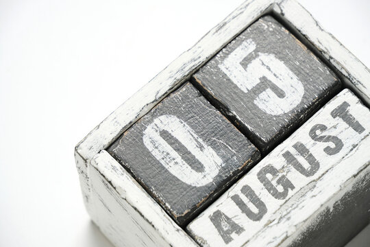 August 05, wooden calendar with cubes on a white background.Traffic light day.