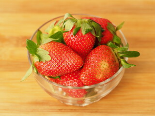 Fresas en bol de cristal