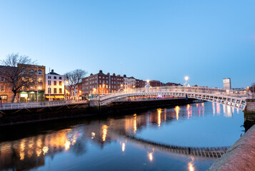 Fototapeta na wymiar A famous tourist attraction in Dublin, Ireland, Ha'penny Bridge.