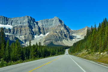 Fototapeta premium The CanAm highway winding among the spectacular rugged mountains of Banff national park in Alberta,Canada.