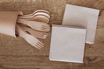Cutlery set made of wood with eco-friendly paper napkins