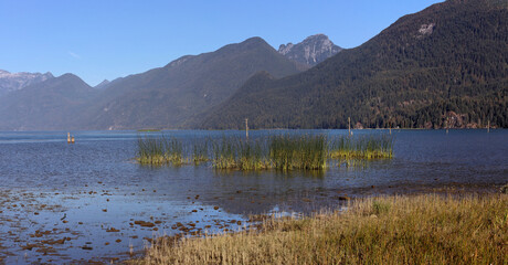 Fototapeta na wymiar Lake in the tranquil valley between mountains