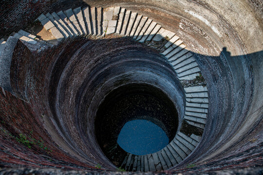Helical Stepwell, Champaner-Pavagadh Archaeological Park, UNESCO World Heritage Site, Gujarat, India, Asia