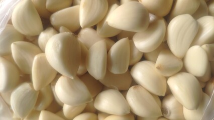 peeled garlic, tubers that have many benefits