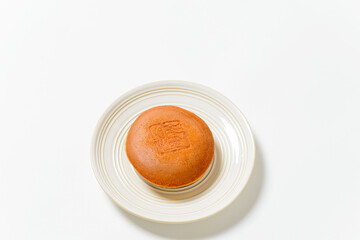 和菓子　どら焼き　しっとり、ふわふわの生地の間に粒あんがたっぷり入った美味しい和菓子