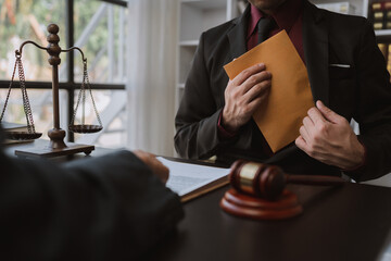 Lawyer or legal counsel agrees to accept the bribe in an envelope do illegal business Corruption in the contracting business Corruption and bribery before signing business contracts.
