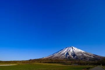 Fotobehang 北海道真狩村の羊蹄山4 © 貴士 加藤