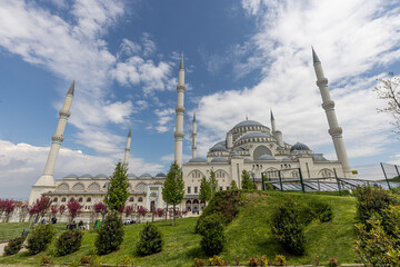 Fototapeta na wymiar Istanbul, Turkey April 21, 2023 ; Istanbul camlica mosque; camlica hill mosque under construction camlica mosque is the larges.
