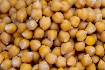 Freshly boiled chickpeas in a plate.
