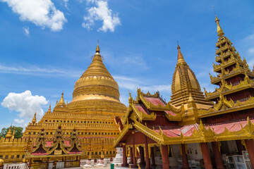 Fototapeta na wymiar The golden beautiful Shwezigon Pagoda