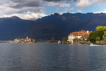 Fototapeta na wymiar islands on Lake Maggiore surrounded by mountains on a cloudy day