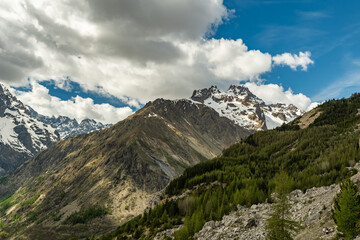 Fototapeta na wymiar View of La Blanche and Mont Pelvoux from the climb to the Vallouise pass in the Ecrins massif.