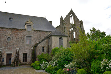Fototapeta na wymiar L'abbaye de Beauport en Bretagne - France