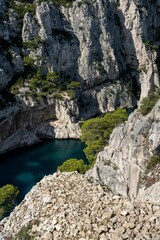 Obraz premium Aerial view of pond surrounded by cliffs