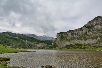 Fototapeta na wymiar Beautiful landscape of a lake in rocky mountains on a cloudy day