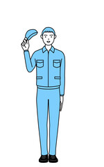 脱帽して挨拶をする帽子と作業着姿の男性