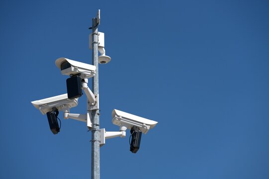 Kontrola ruchu - monitoring  na rondzie drogowym w dużej rozdzielczości