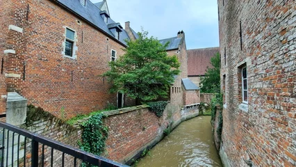 Deurstickers Canal in Groot Begijnhof (Great Beguinage) in Leuven, Belgium. The beguinage dates from the 13th century. © Marieke