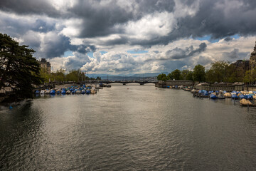 Fototapeta na wymiar View over the river towards Lake Zurich 