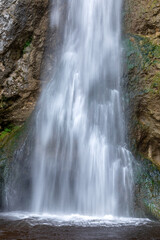 Obraz premium Wasserfall in der Plötz Klamm am Rettenbach bei Salzburg, Österreich