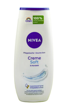 Nivea Duschgel Creme Dusche Soft 100% co2 Label neutral Hintergrund weiß