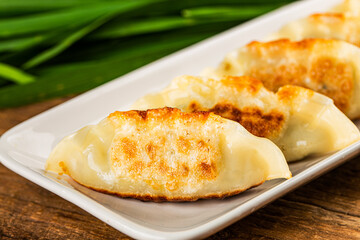 Fried dumplings filled with leeks