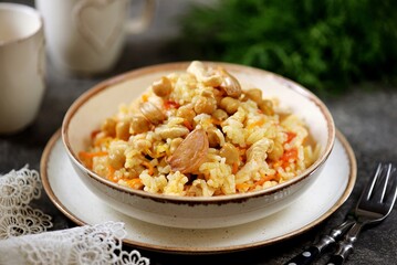 Braised rice with chicken fillet, chickpeas, onions, carrots and garlic.