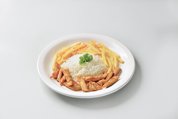 Prato kids de frango e fritas