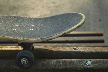 skateboard put on a bench in the park © Jimmy