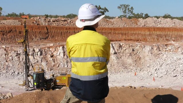 Australia Mining Outback heavy machinery