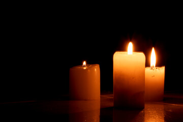 la luz de las velas