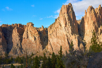 Fototapeta premium Natural rock formation view during sunset in Smith Rock State Park in eastern Oregon.