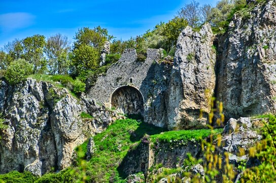 Camerata Vecchia, ruins of a ghost town