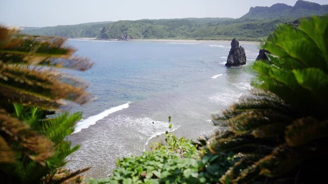 沖縄県国頭郡国頭村の辺戸、宇佐浜の海を地上から撮影した風景 4K60fps The scenery of the sea at Hedo and Usahama in Kunigami Village, Kunigami-gun, Okinawa Prefecture, Japan, shot from the ground. 4K60fps
