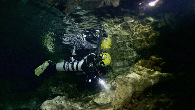 dive in the cave