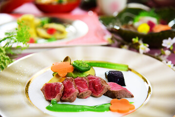 和洋折衷料理　牛フィレ肉のステーキ温野菜添え